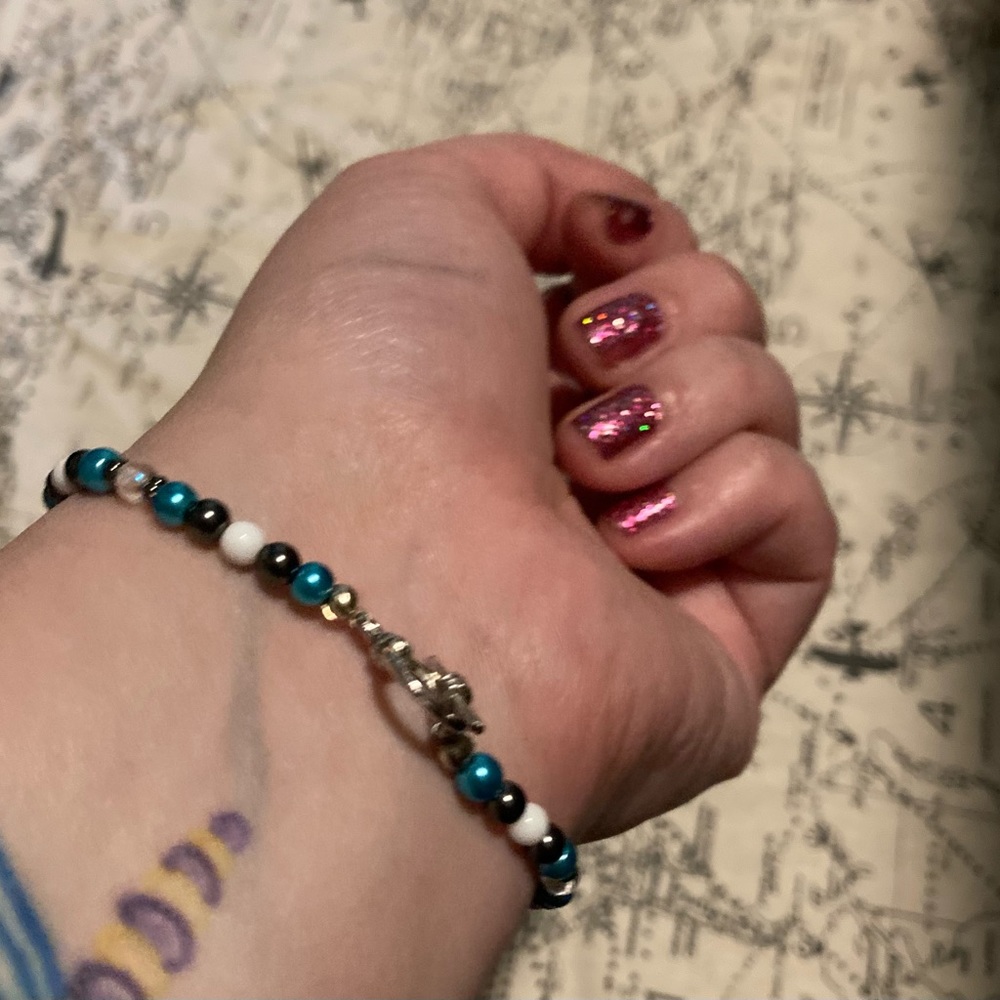 Turquoise’s beaded necklace and bracelet - Picture 4 of 5